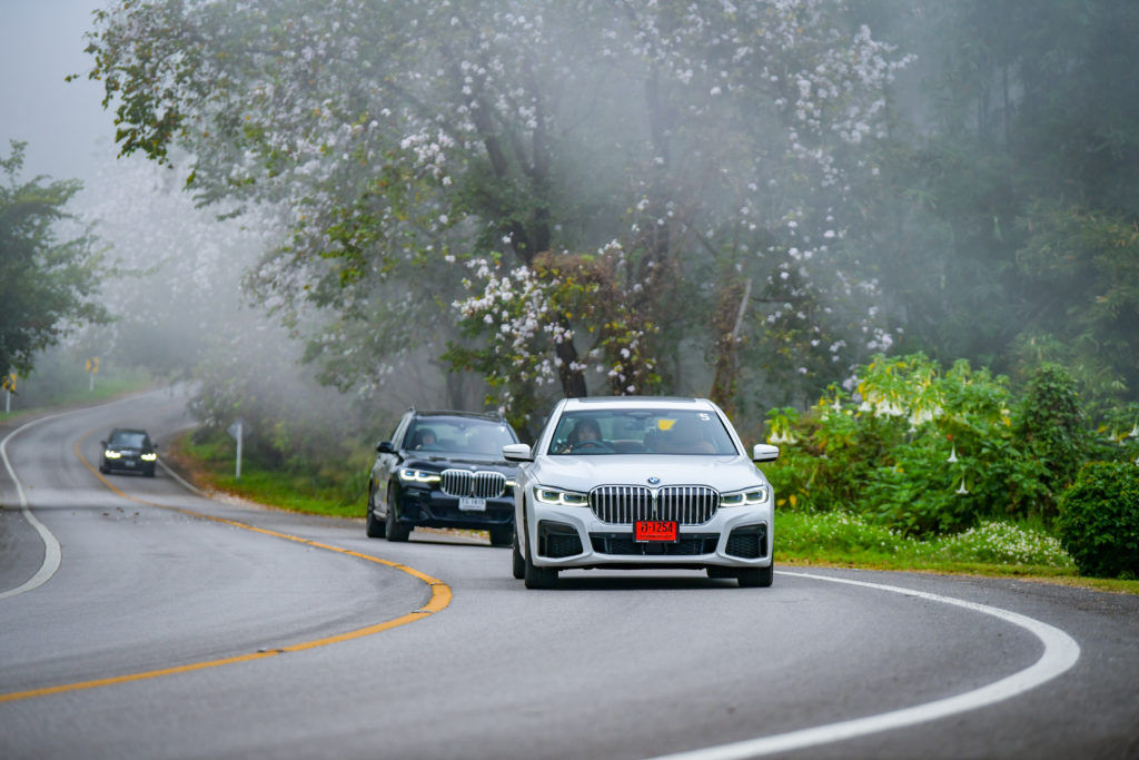 BMW Exclusive Luxury Experience on curve