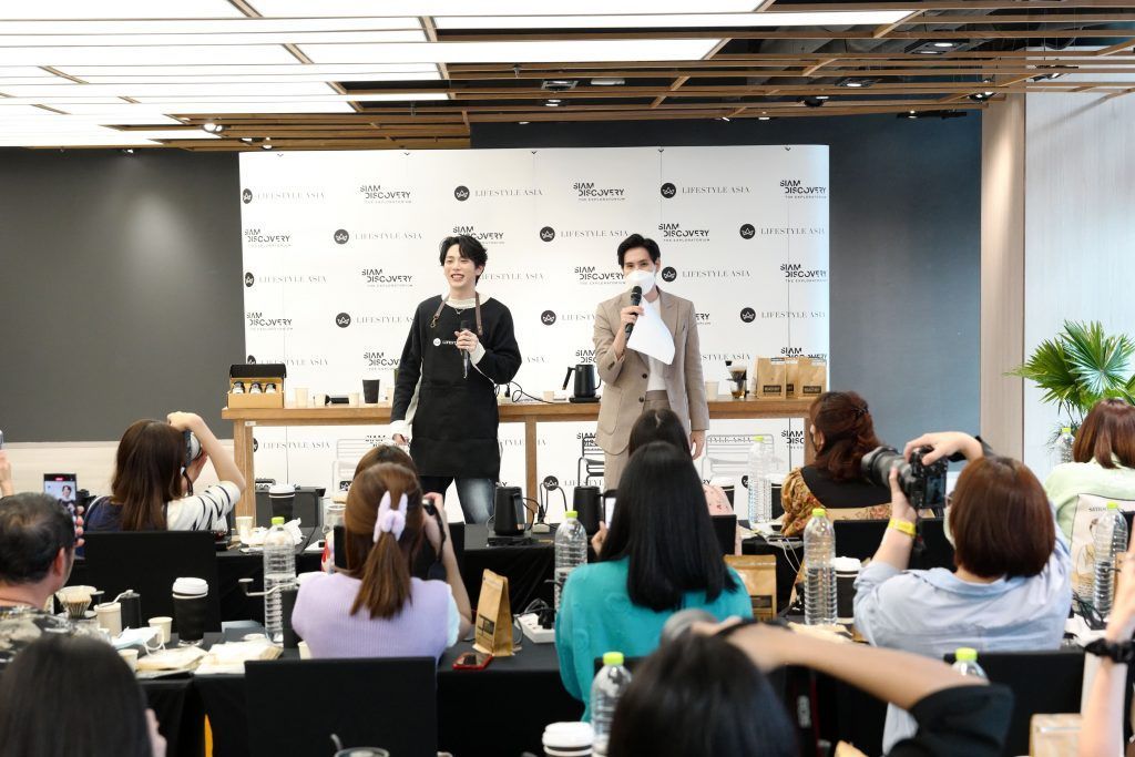 Poompat "Up" Iam-samang and MC at'Coffee Prince' Hand-drip Coffee Workshop