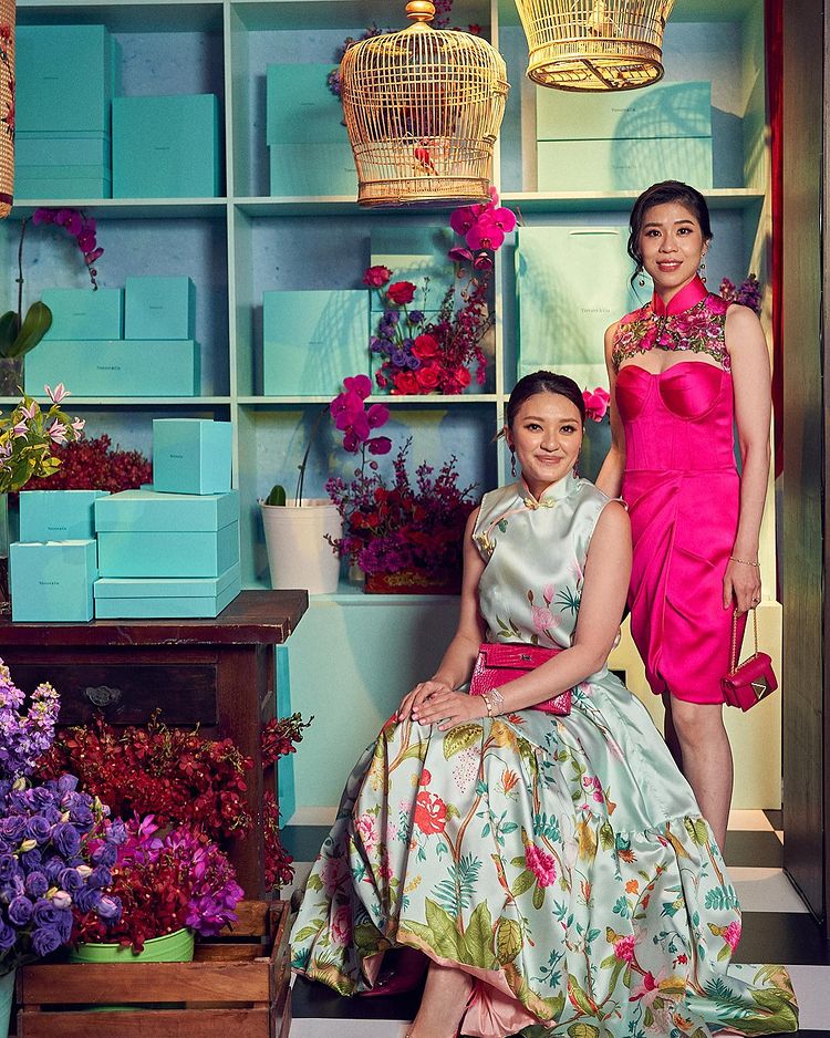 Guests pose with the Tiffany & Co. Florist backdrop at PINCNY2023 event
