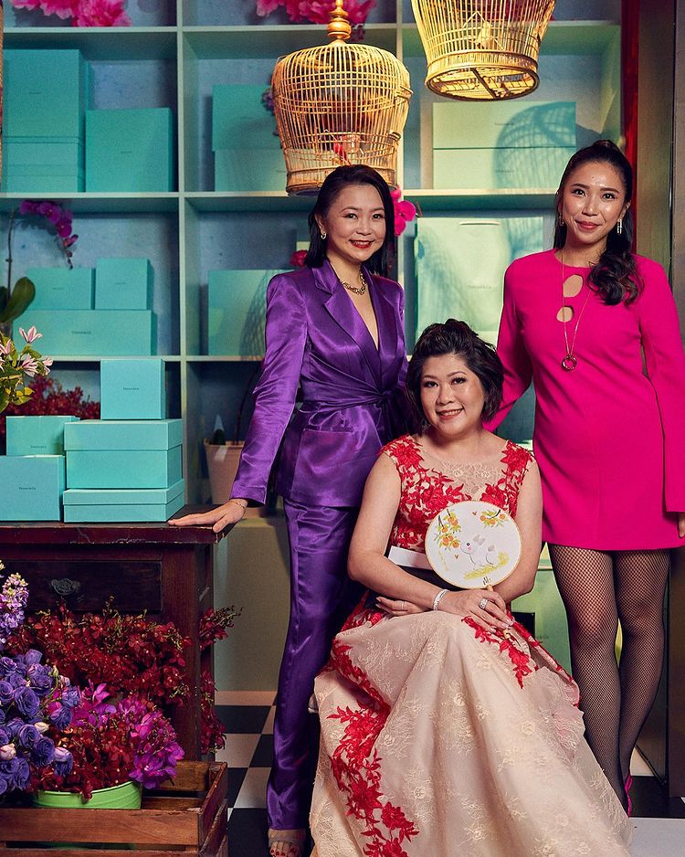 Guests pose with the Tiffany & Co. Florist backdrop at PINCNY2023 event
