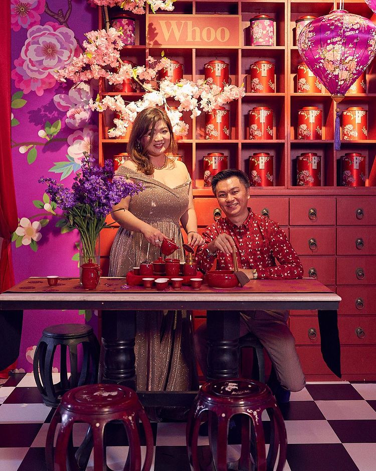 Guests pose with the History of Whoo backdrop at PINCNY2023 event